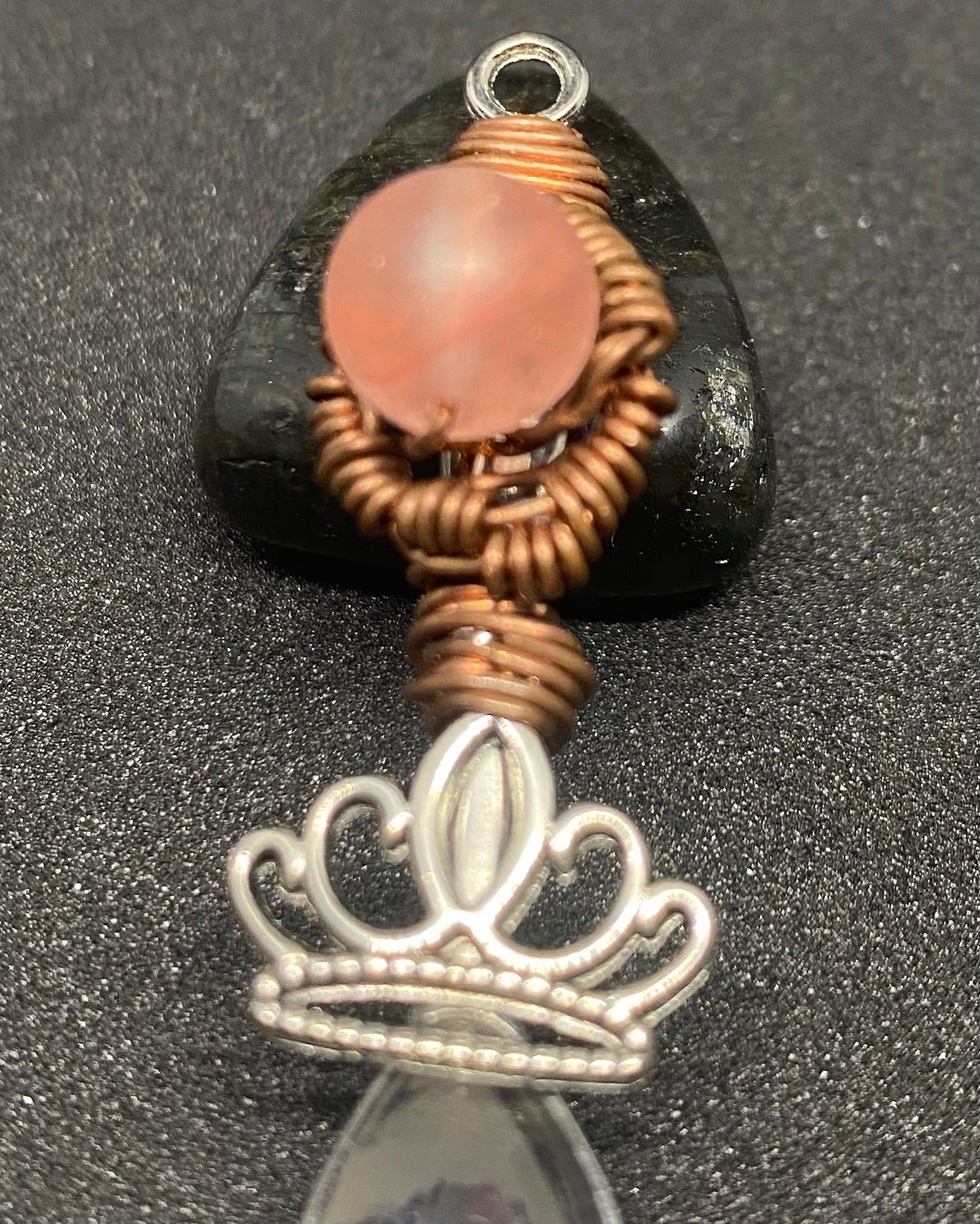 ℚ𝕦𝕖𝕖𝕟 𝔹